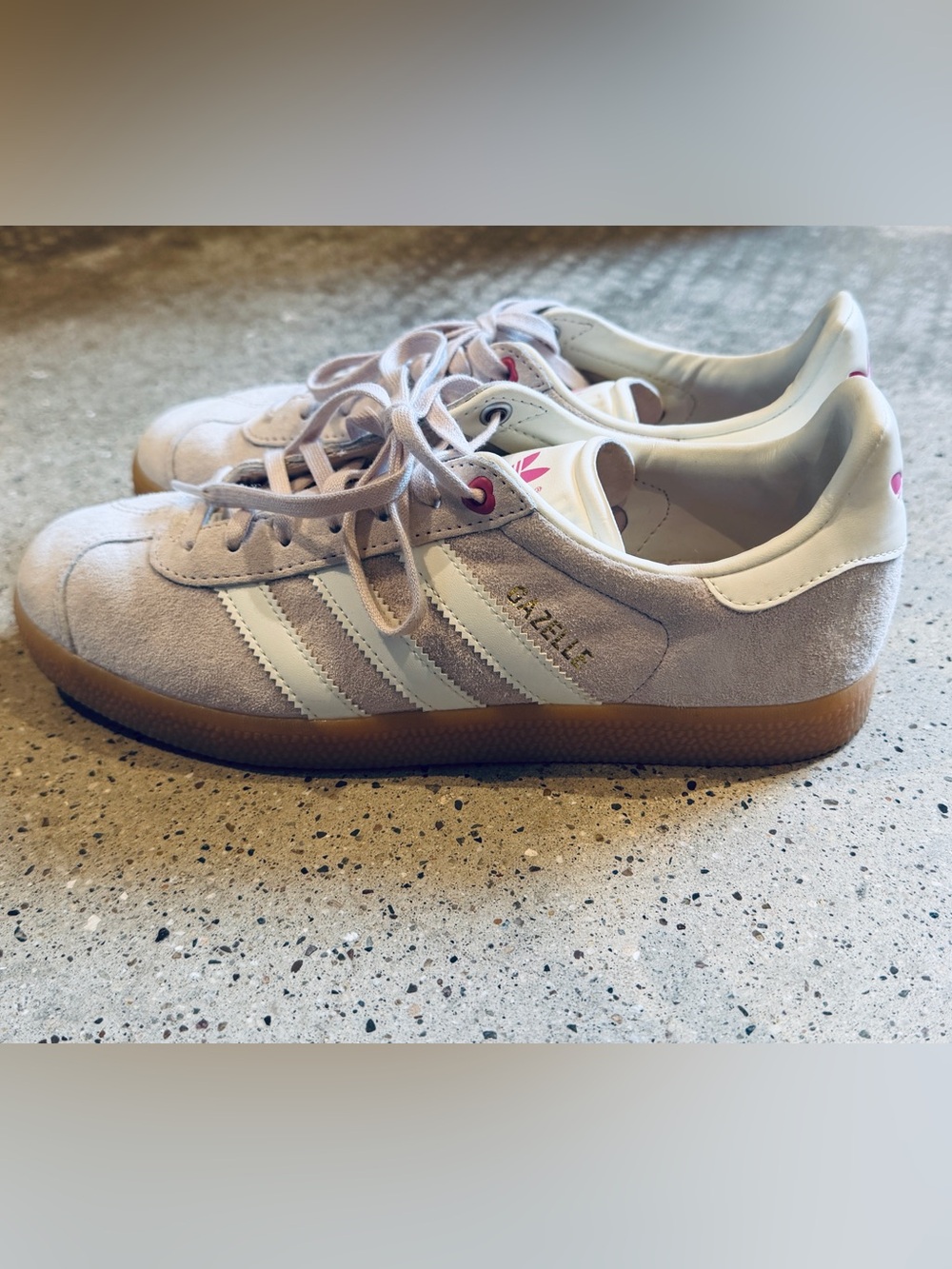 Adidas Gazelle Valentine’s Day 2024 Pink Heart Sneakers Women’s Size 8 ID1105